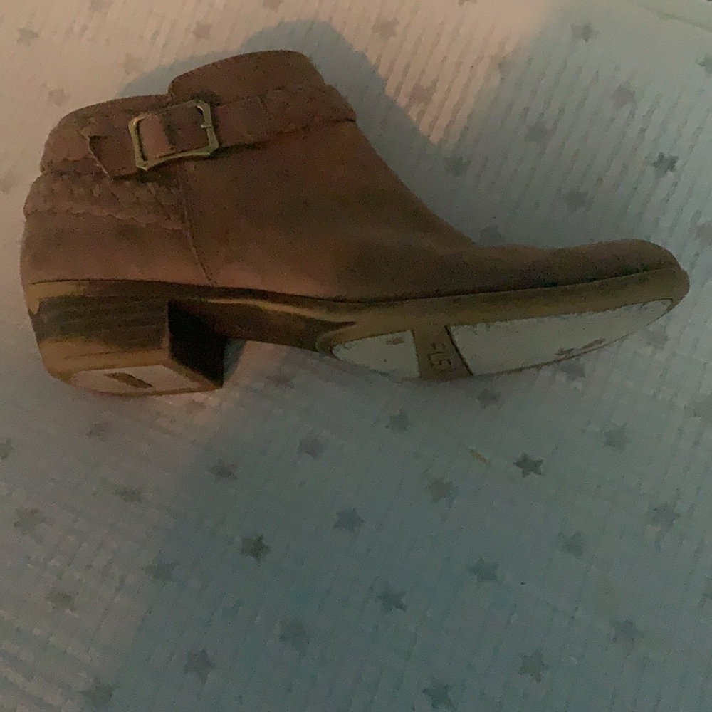 Boots - Picture 3 of 3